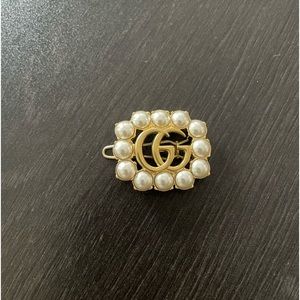 GUCCI pearl hair pin